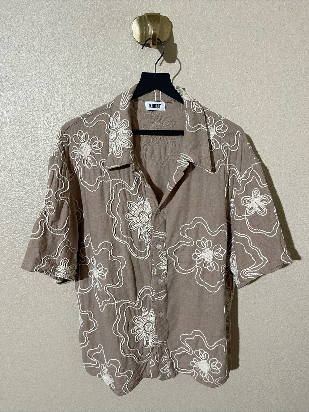 Krost  Taupe Short Sleeve Button-Down with White Floral Embroidery